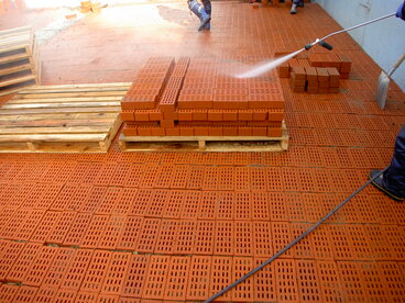 有孔レンガ洗浄