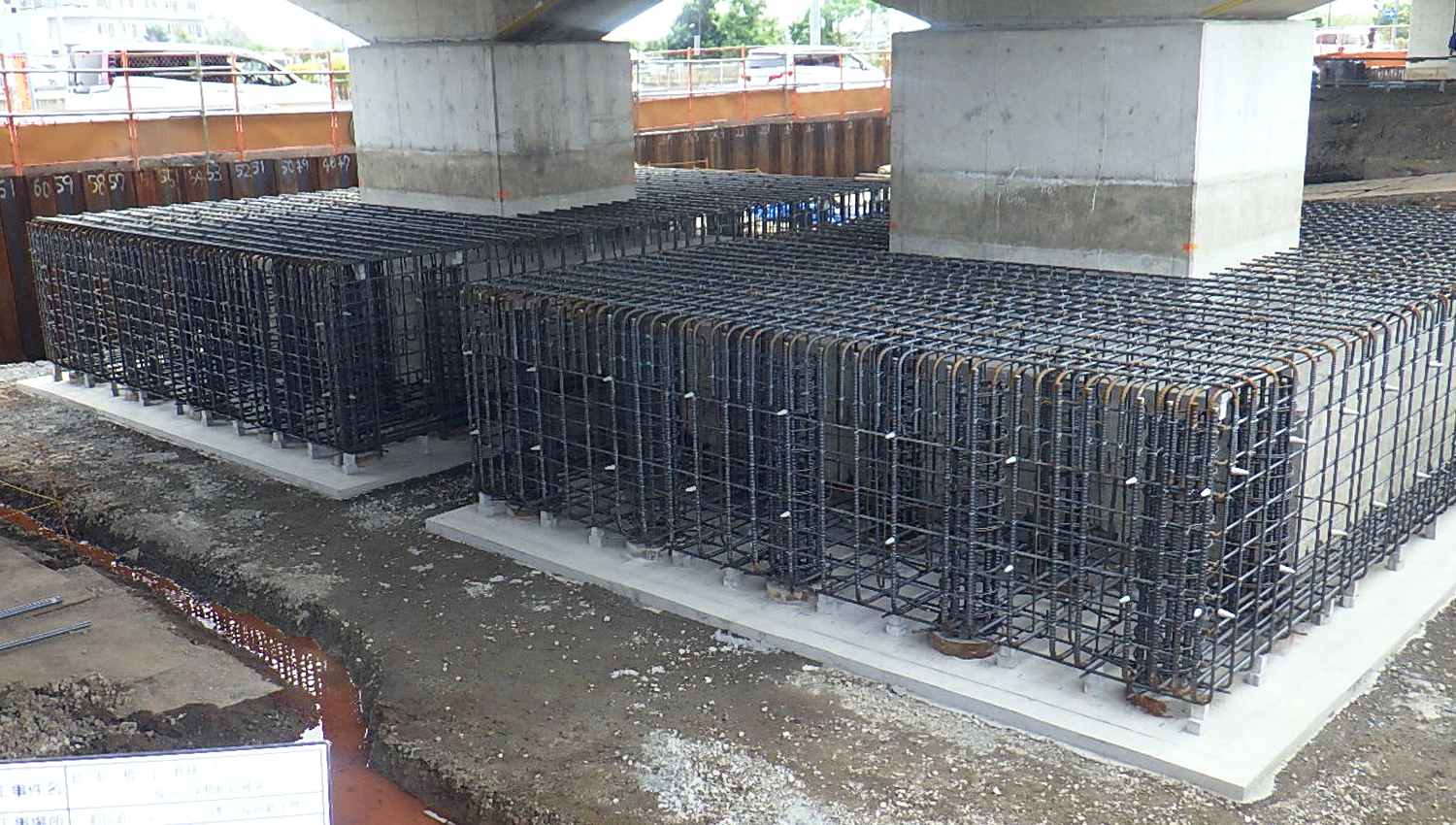 大規模地震対策に伴う橋脚の耐震補強工事